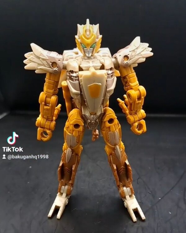 In Hand Image Of Transformers Rise Of The Beasts Airazor  (8 of 19)